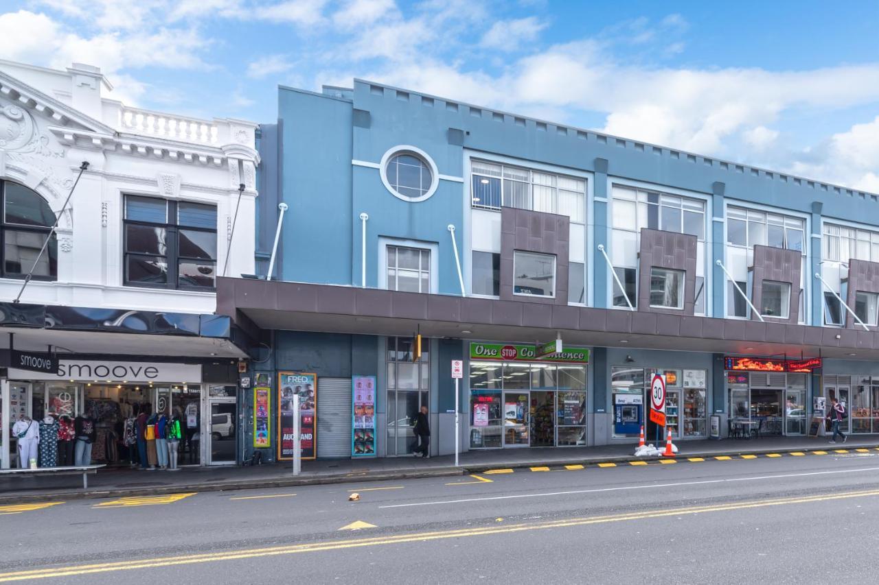 Hit * Auckland