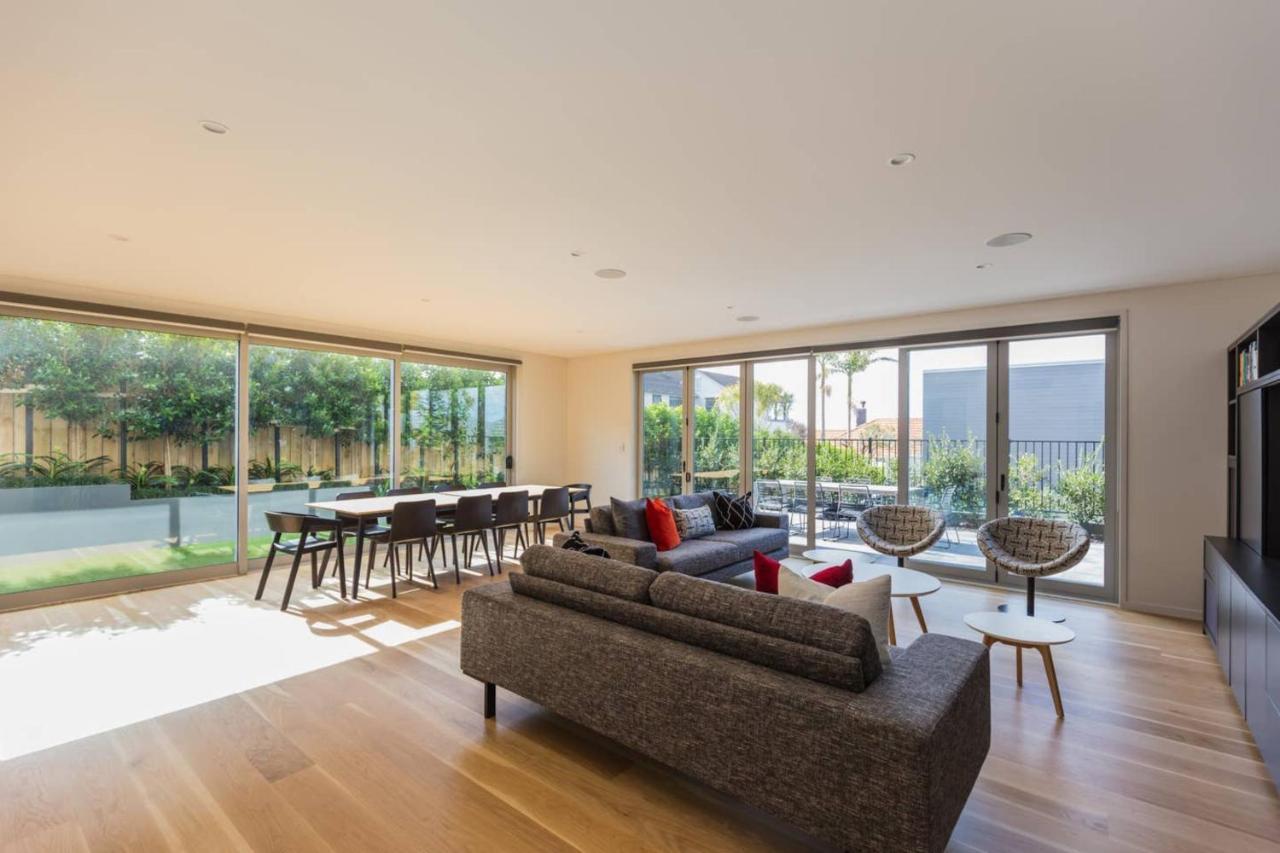 Spacious High Spec Executive Garage!