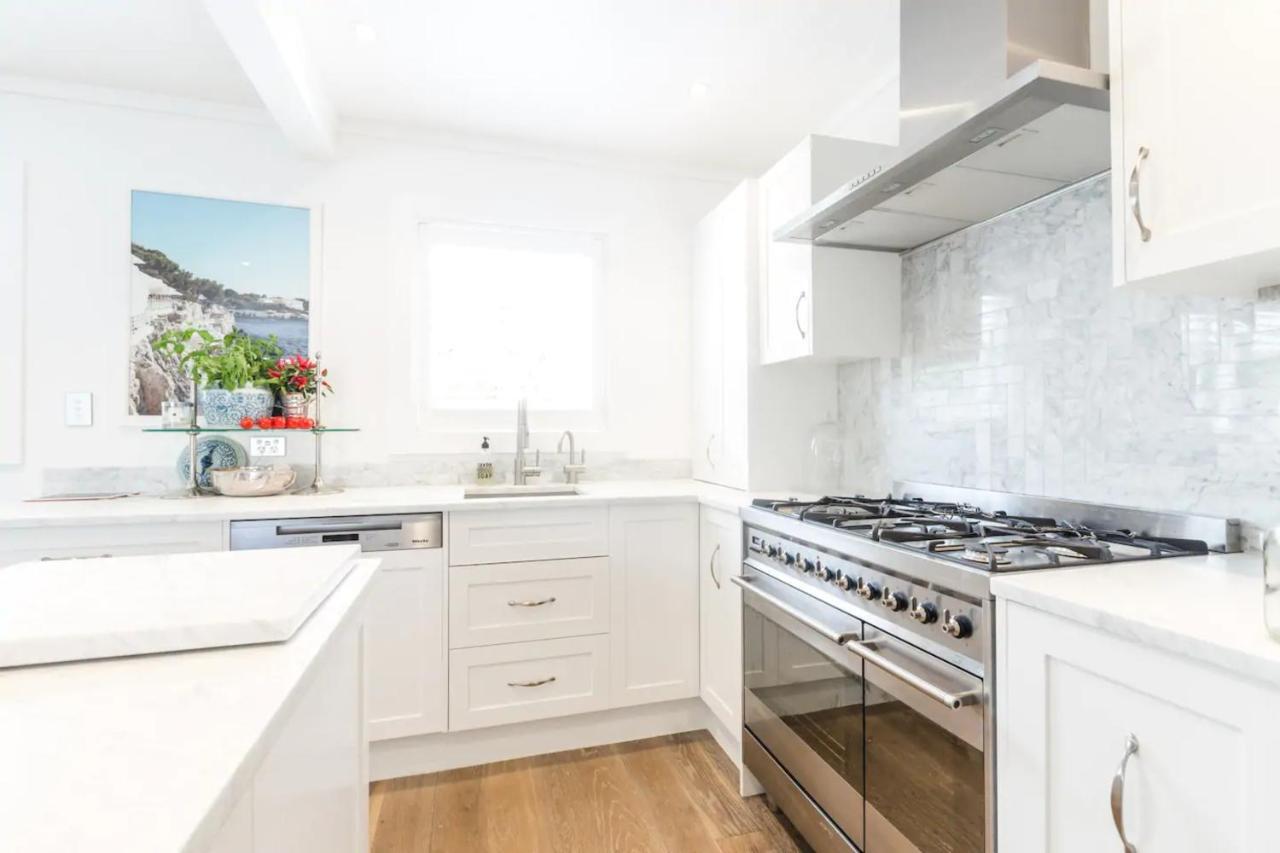 Stunning And Modern 4 Bedroom Townhouse Near Kohi Holiday home