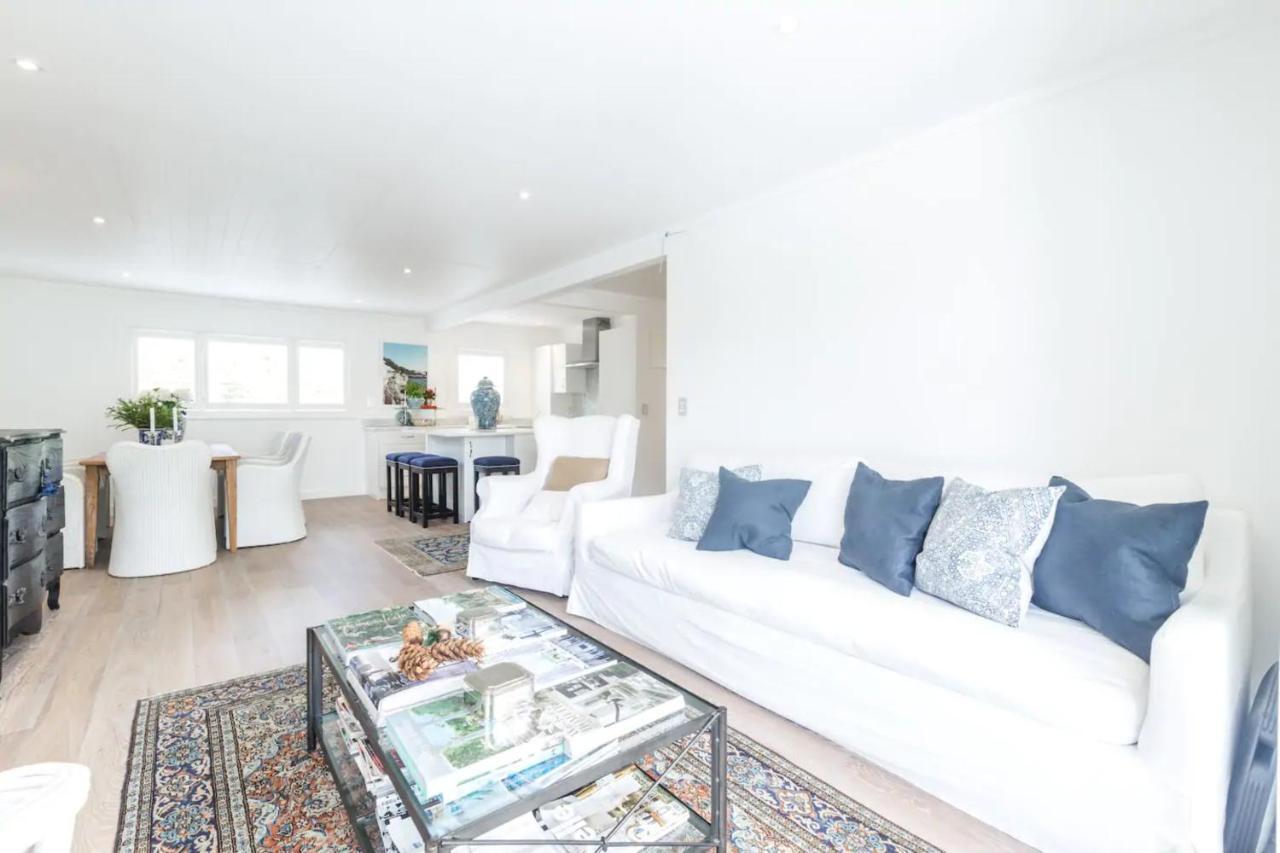 Stunning And Modern 4 Bedroom Townhouse Near Kohi Holiday home