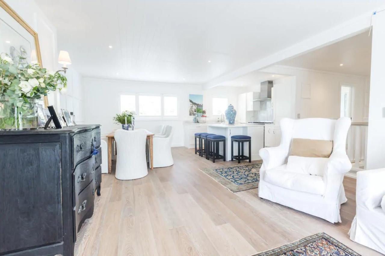 Stunning And Modern 4 Bedroom Townhouse Near Kohi Holiday home