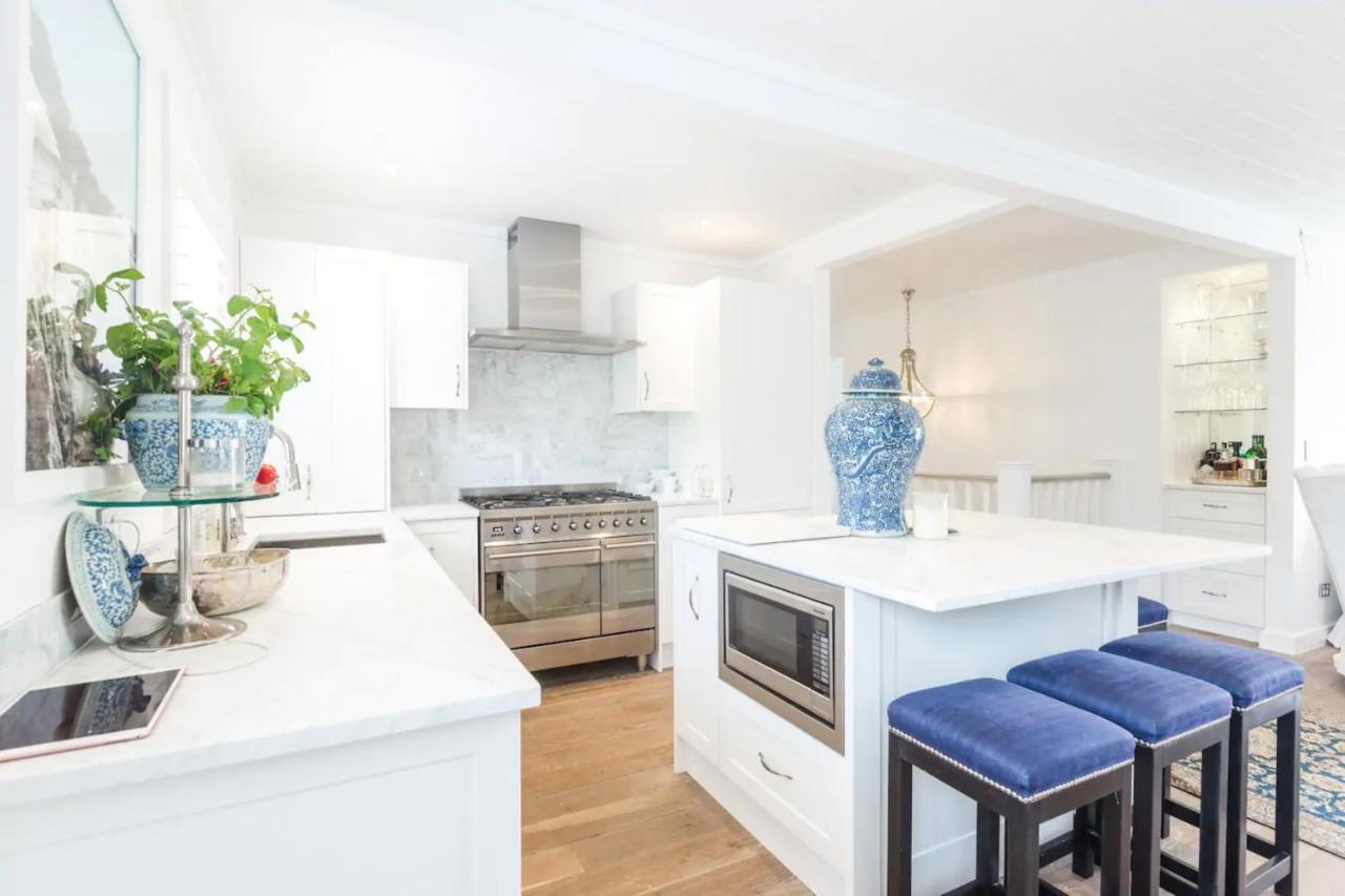 Stunning And Modern 4 Bedroom Townhouse Near Kohi * Auckland
