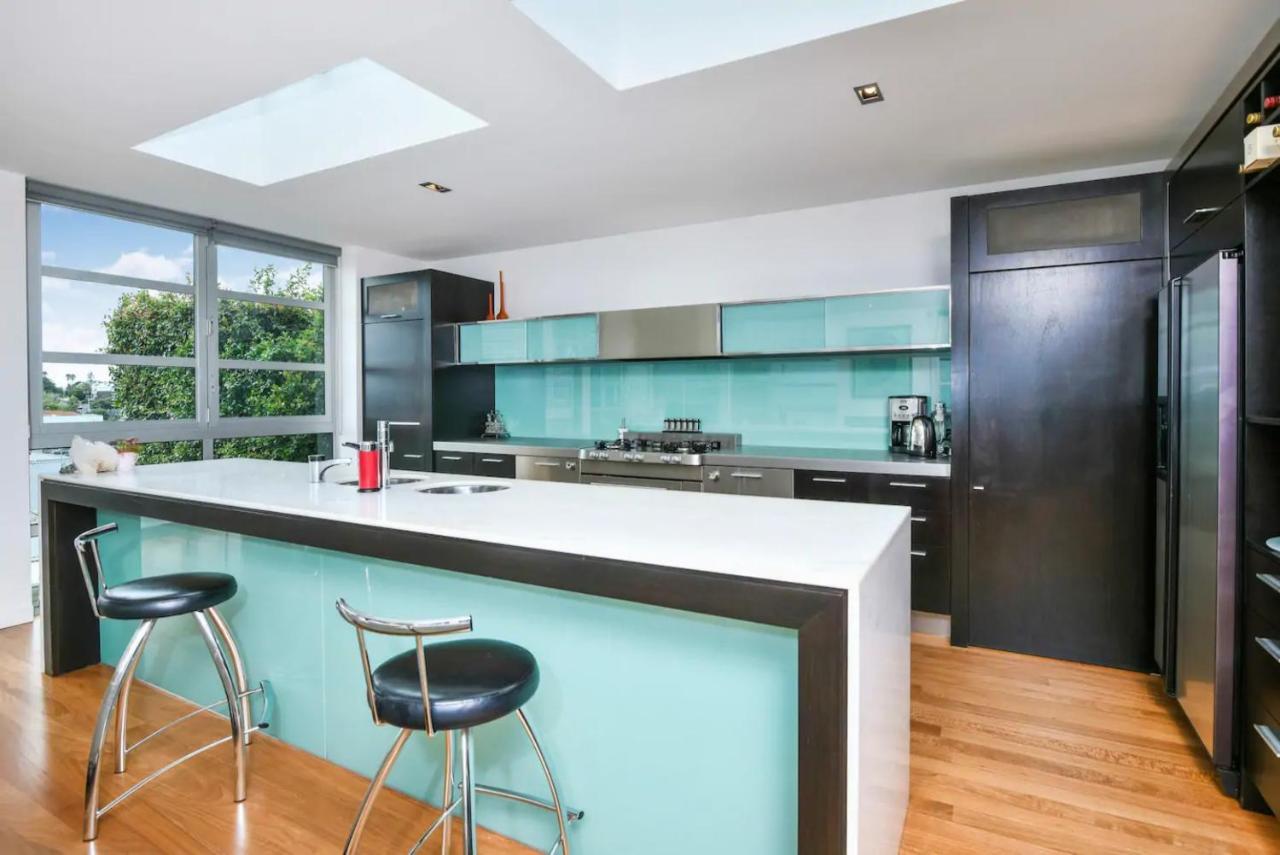 Designer 3 Bedroom With Harbour Views Holiday home Auckland