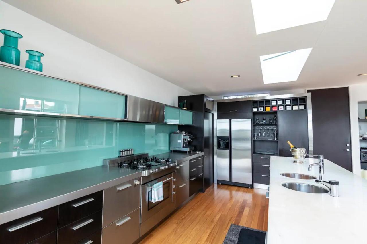 Designer 3 Bedroom With Harbour Views * Auckland