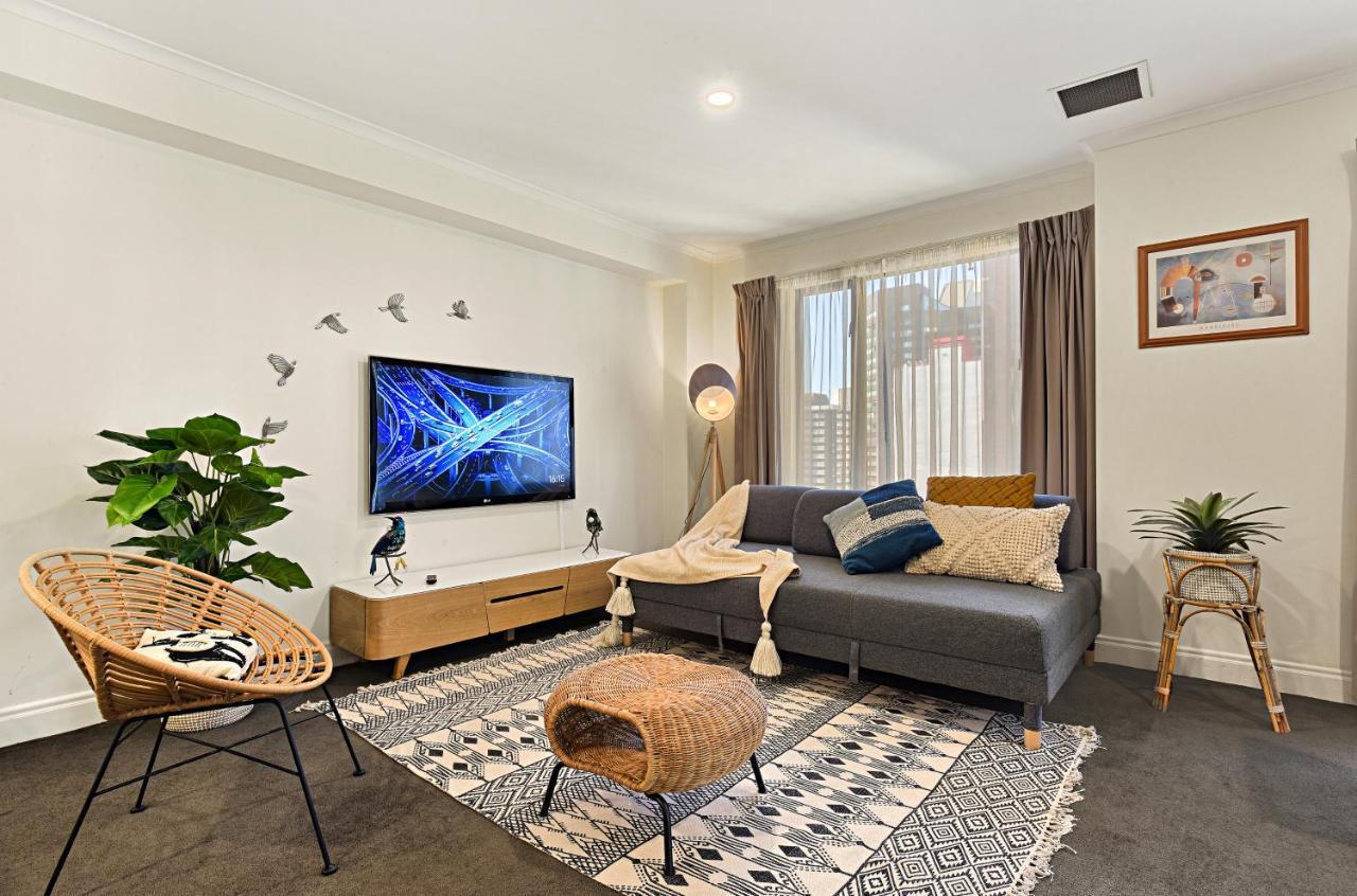 Metropolitan - Spacious One-bedroom In Central