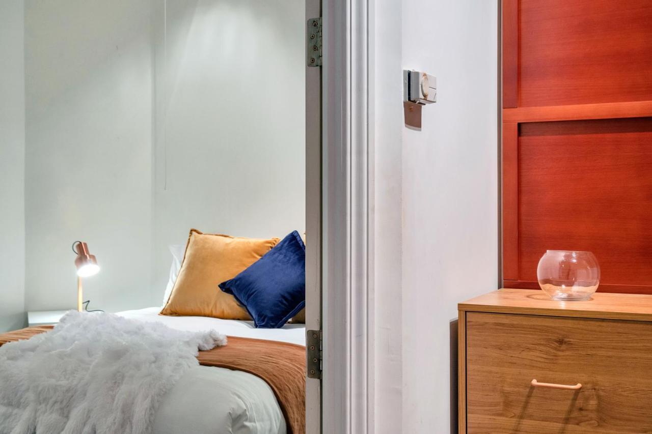 1br W/ Free Parking For 2 Cars *
