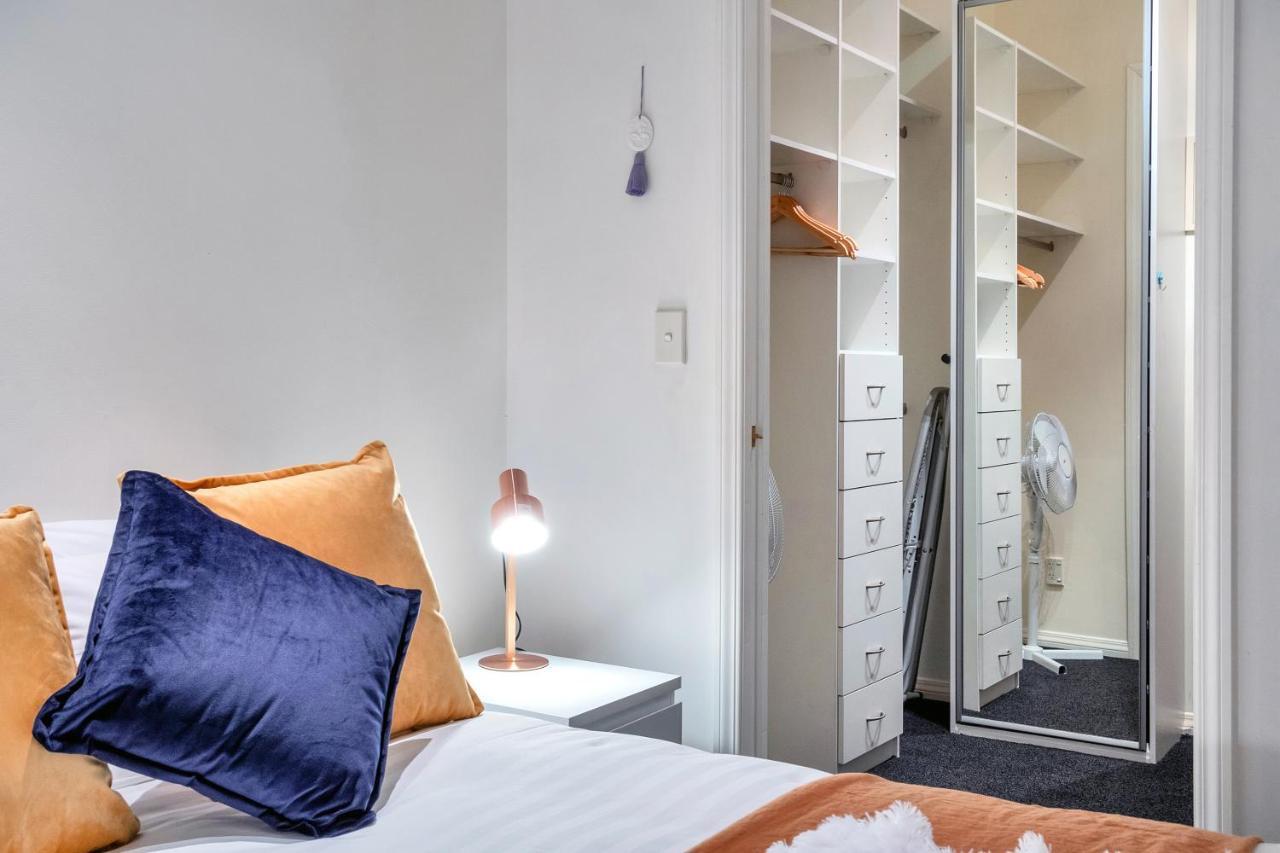 1br W/ Free Parking For 2 Cars