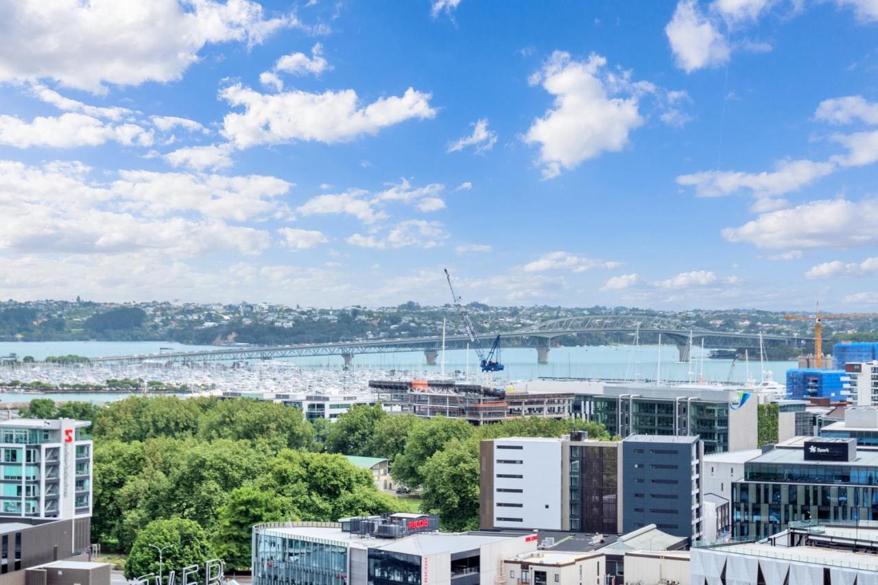 Cityscape Charm W Parking, Views, Pool & Gym