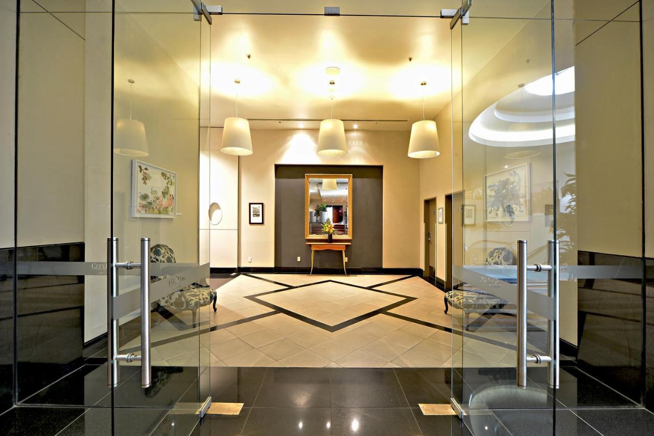 Metropolitan - Spacious One-bedroom In Central Apartment *