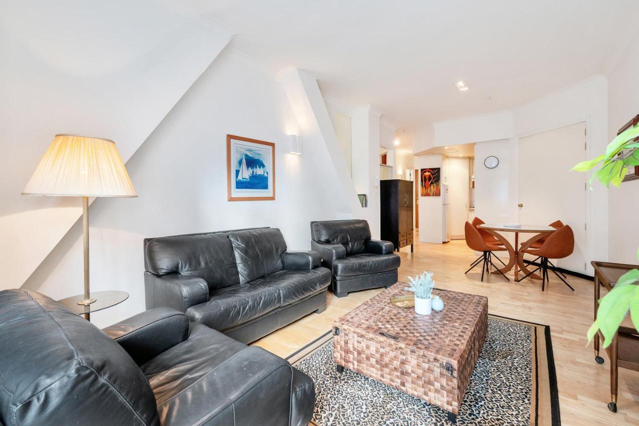 1br W/ Free Parking For 2 Cars *