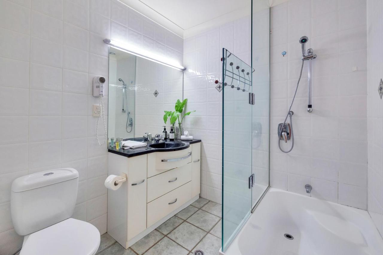 1br W/ Free Parking For 2 Cars Apartamento