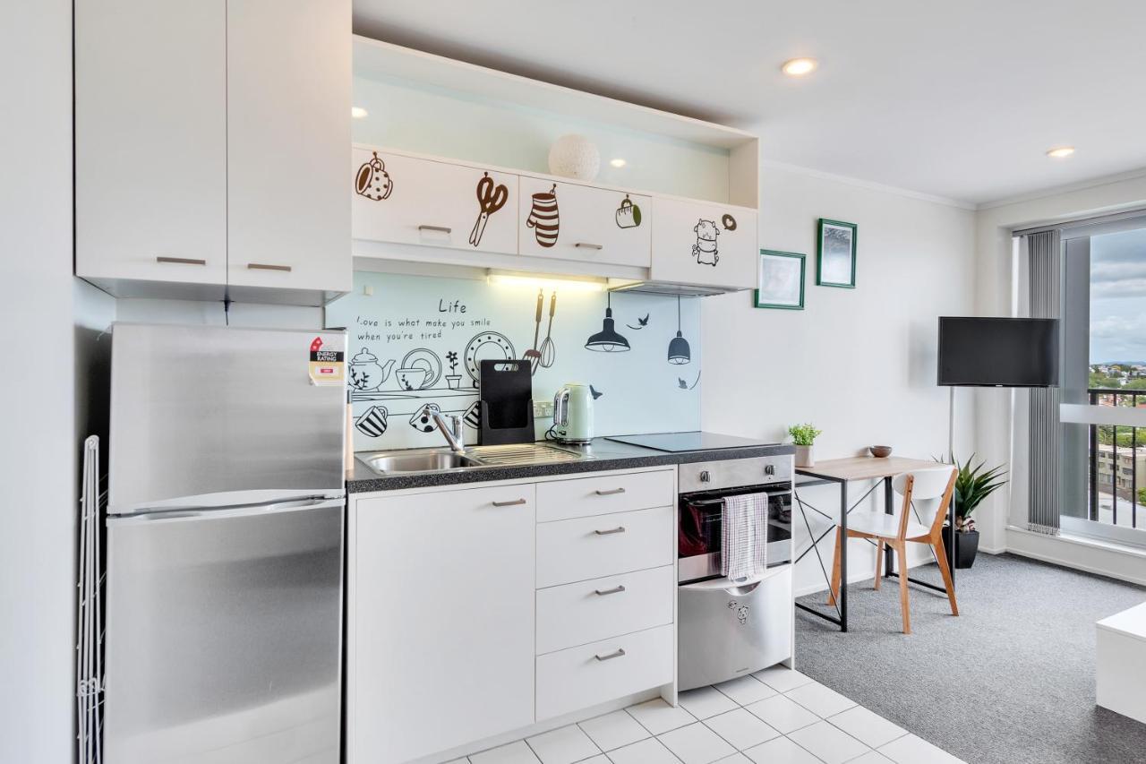 Cityscape Charm W Parking, Views, Pool & Gym Apartment Auckland