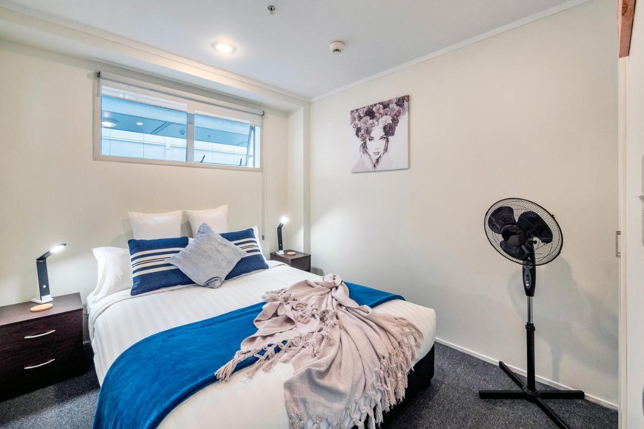 Cityscape Charm W Parking, Views, Pool & Gym