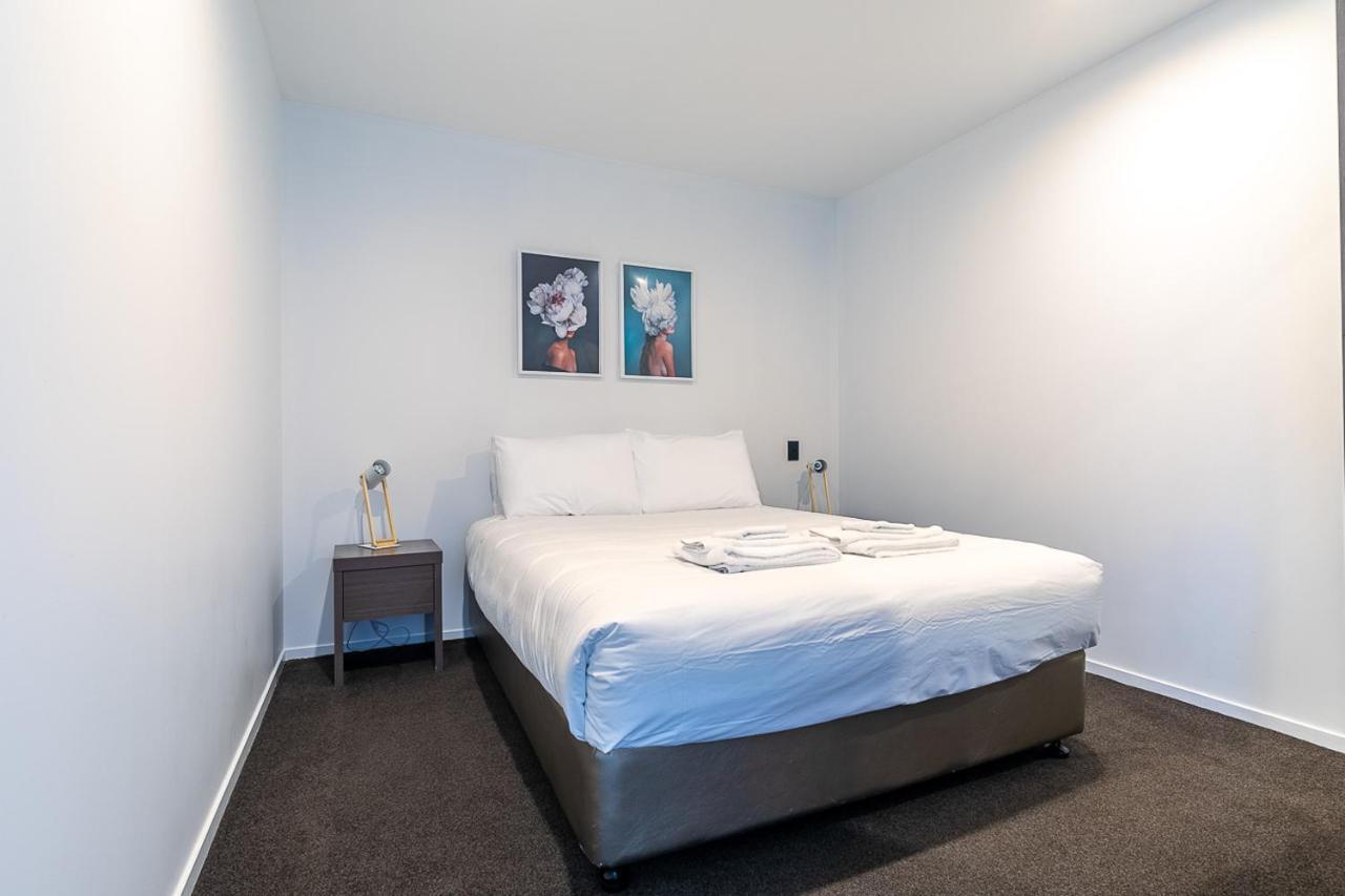 Apartment 2 Bedroom Apt W/ Private Balcony + Netflix Near Spark!