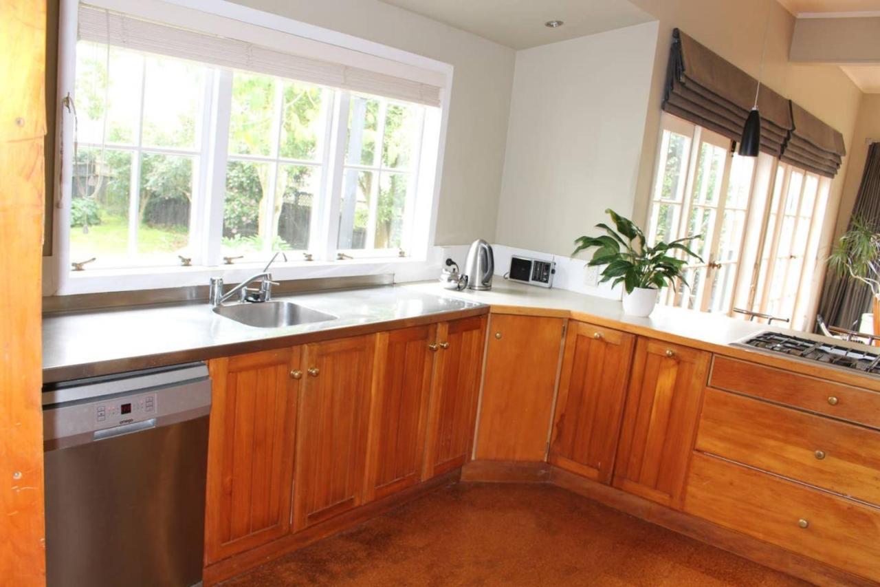 Cosy 3 Bedroom By Cornwall Park Holiday home *