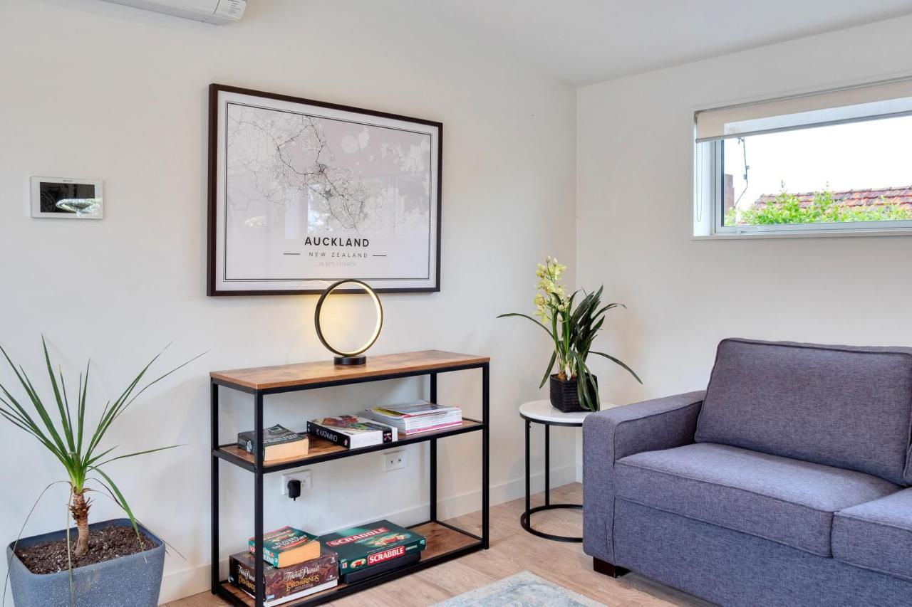 Elegant And Stylish Retreat In Leafy Epsom *