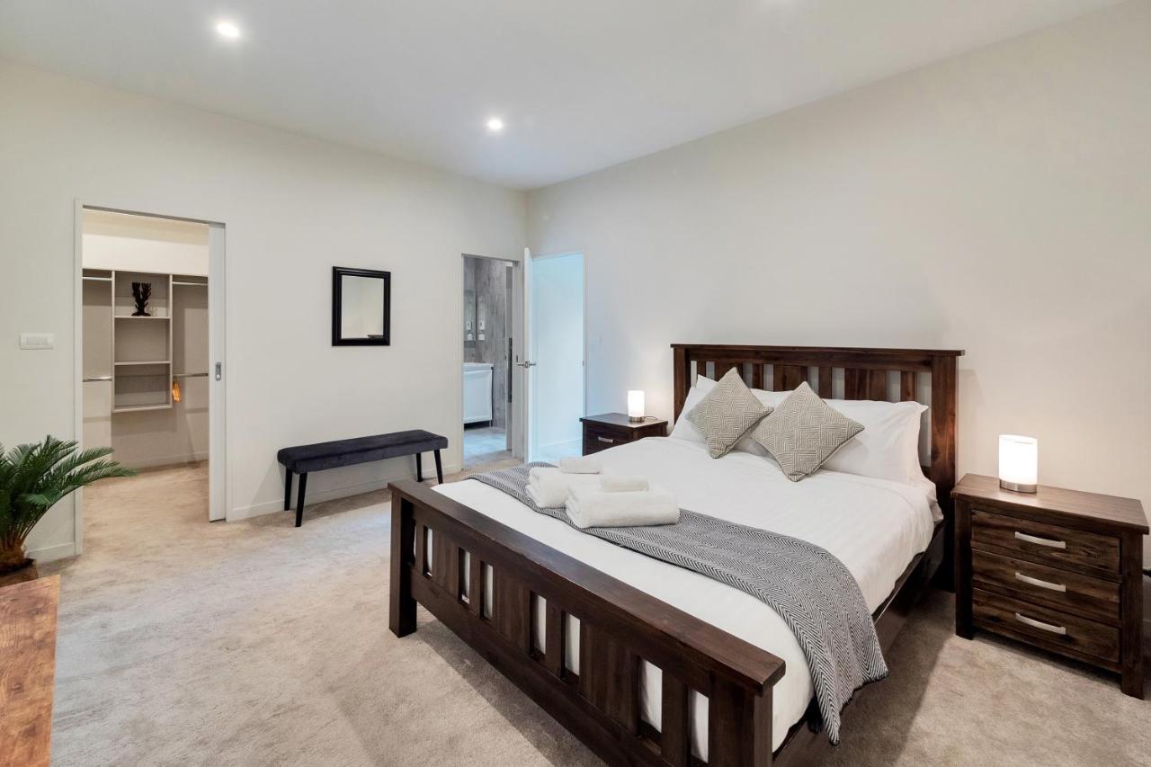 Elegant And Stylish Retreat In Leafy Epsom Auckland