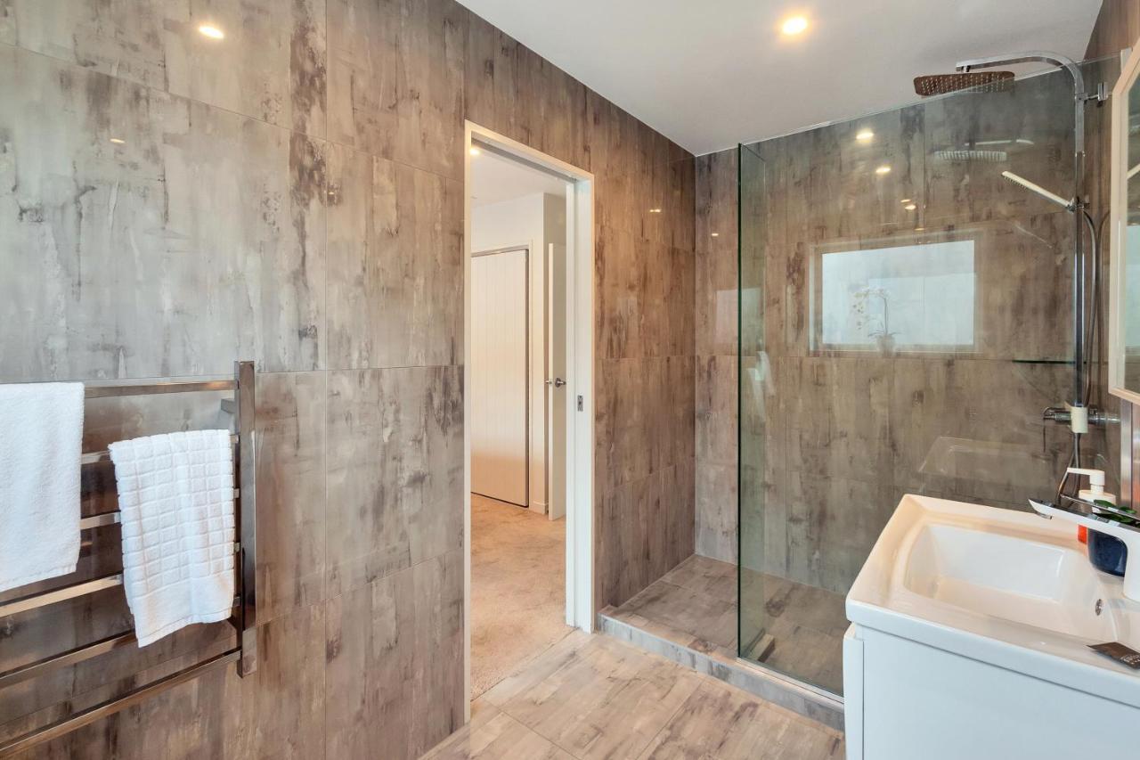 Elegant And Stylish Retreat In Leafy Epsom *
