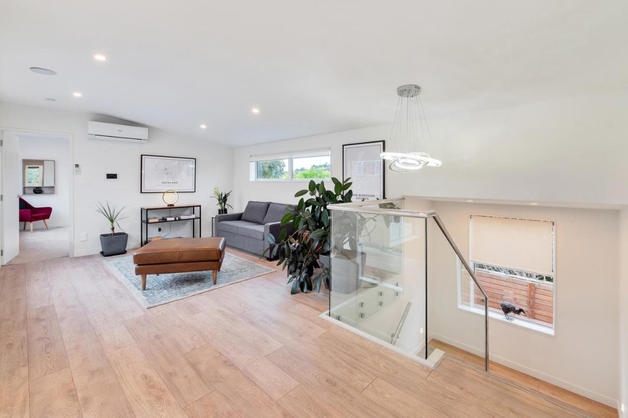 Elegant And Stylish Retreat In Leafy Epsom *