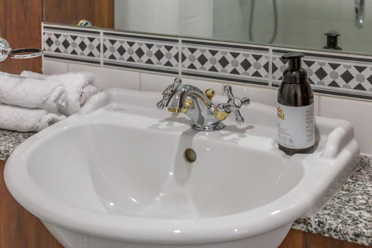Princes Wharf - Luxury Studio Apartamento