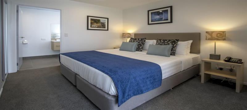 Ramada By Wyndham Victoria Street West 4*