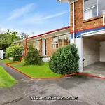 Bright Eden Park Two Bed Townhouse Private Parking