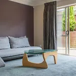 Elegant 6 Bdr Home Sleeps 13 In East Auckland