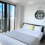 Apartment With Brilliant Views In Auckland Cbd