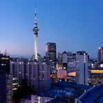 Parkside Hotel & Apartments