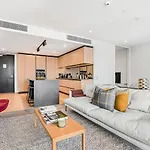 Chic Contemporary In The Heart Of Wynyard Quarter