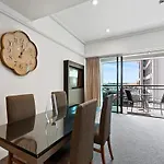 Spacious Apartment On Akl Viaduct With Balcony