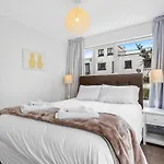 One Bedroom Apartment, Heart Of Newmarket Auckland