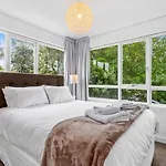 One Bedroom Apartment, Heart Of Newmarket Auckland