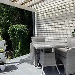 Family Friendly 3Br Flat - 3Min Walk To The Beach - Self Contained