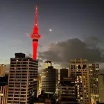 Metropolis Residence Apartment With Skytower View