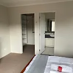 Ruth\'S House Homestay Master Room With Private Shower And Toilet
