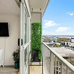 Cozy Two Bedroom With Seaview - Wifi - Gym