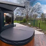 Lascelles Escape