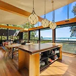 Kawakawa House - Piha Holiday Home