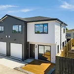 Holiday Home Wattle Downs