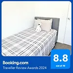 A&J Queen Bedroom-Quiet And Brand New With Reserve View