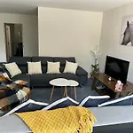 New Lynn Self- Contained Unit Near Golf Course