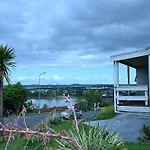 Sunny Beachview Homestay Auckland