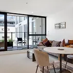 The Cityscape Apartment With Wi-Fi And Balcony