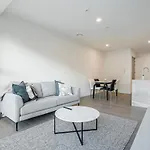 Modern Bright Central Apartment