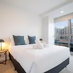 Modern Bright Central Apartment