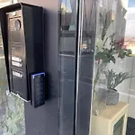 Entertainers Penthouse With 5 Bedrooms Pool & Spa