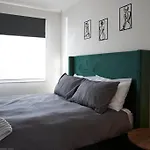 Gorgeous Mission Bay Apartment With Private Garden
