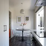 Gorgeous Mission Bay Apartment With Private Garden