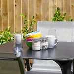 Conveniently Located 2Br Townhouse In West Akl
